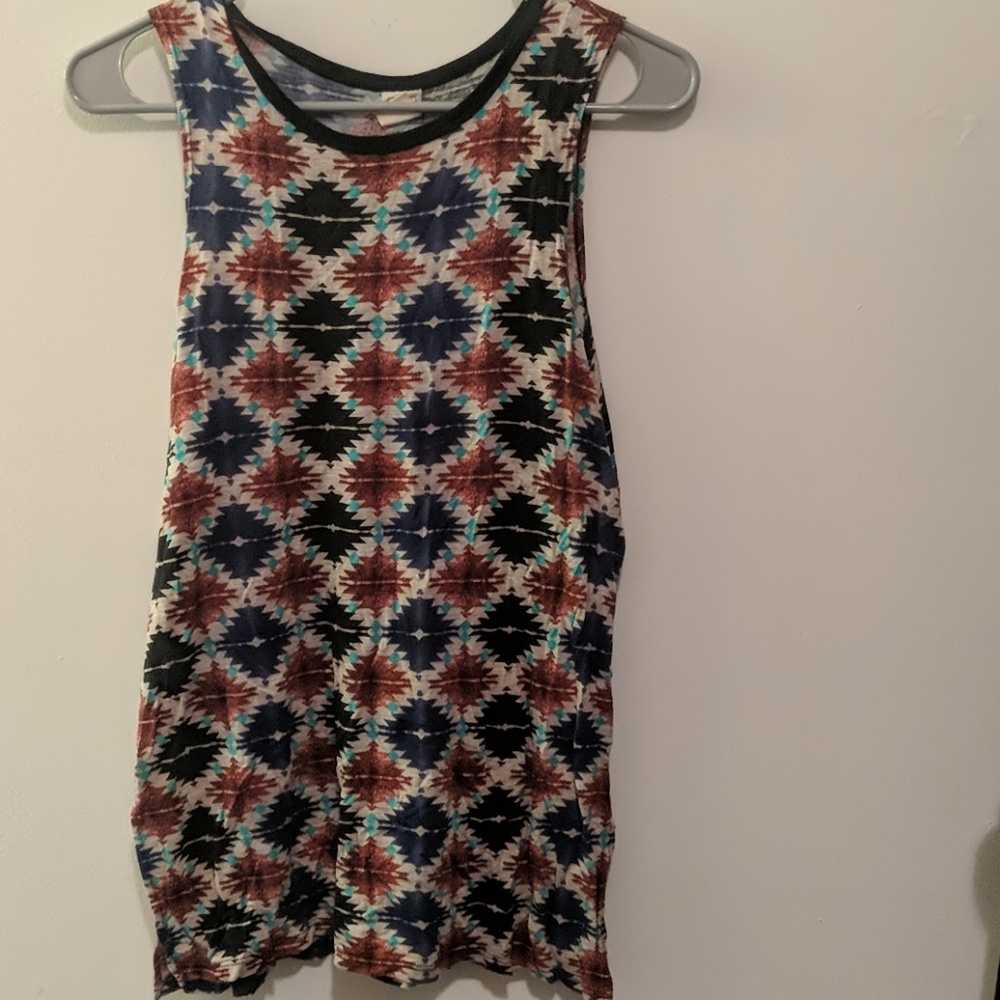 Tank top with side slits